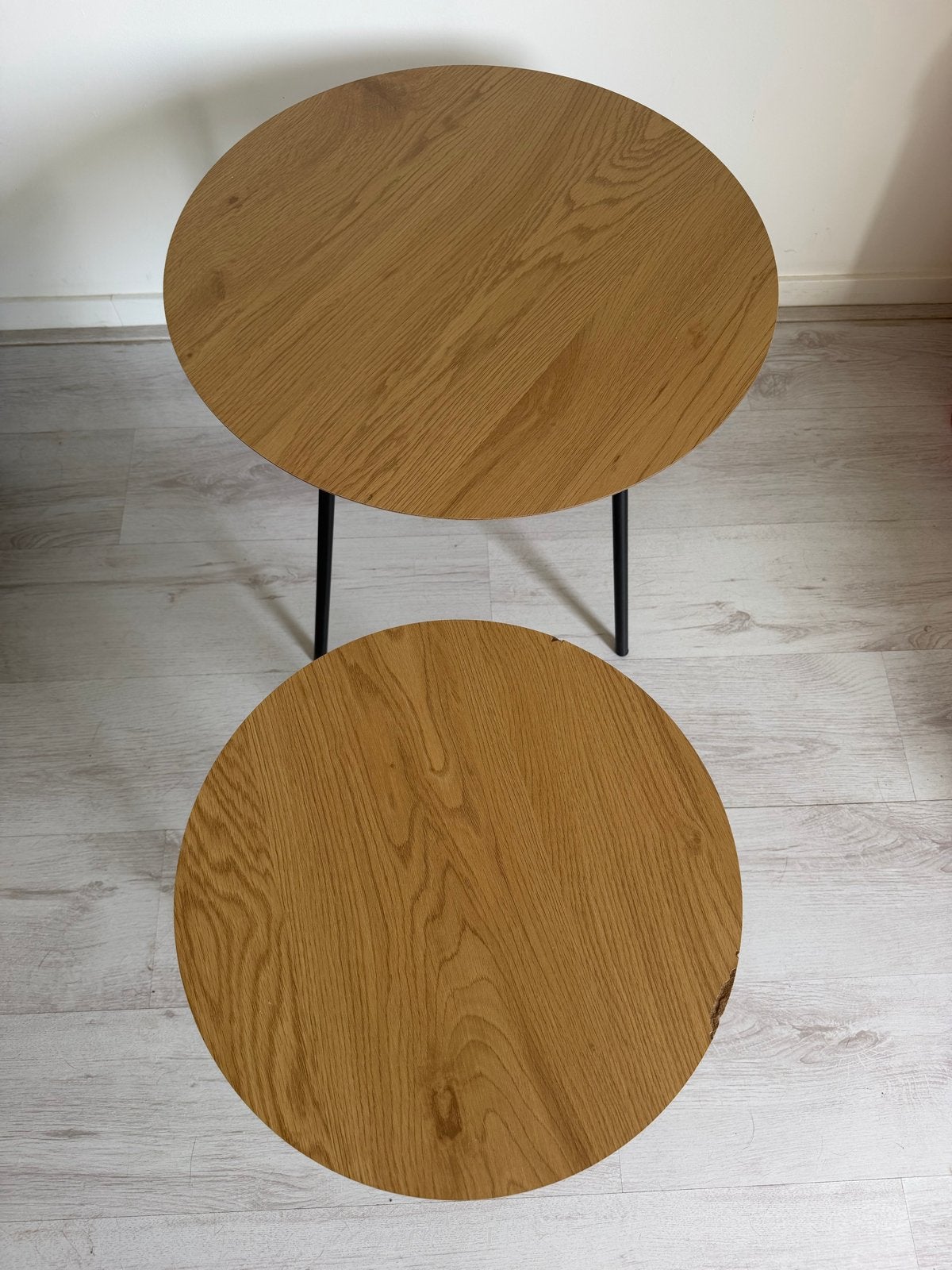 Set van 2 ronde bijzettafels met houten blad, Gebruikt, Rond, 55 tot 75 cm, Hout