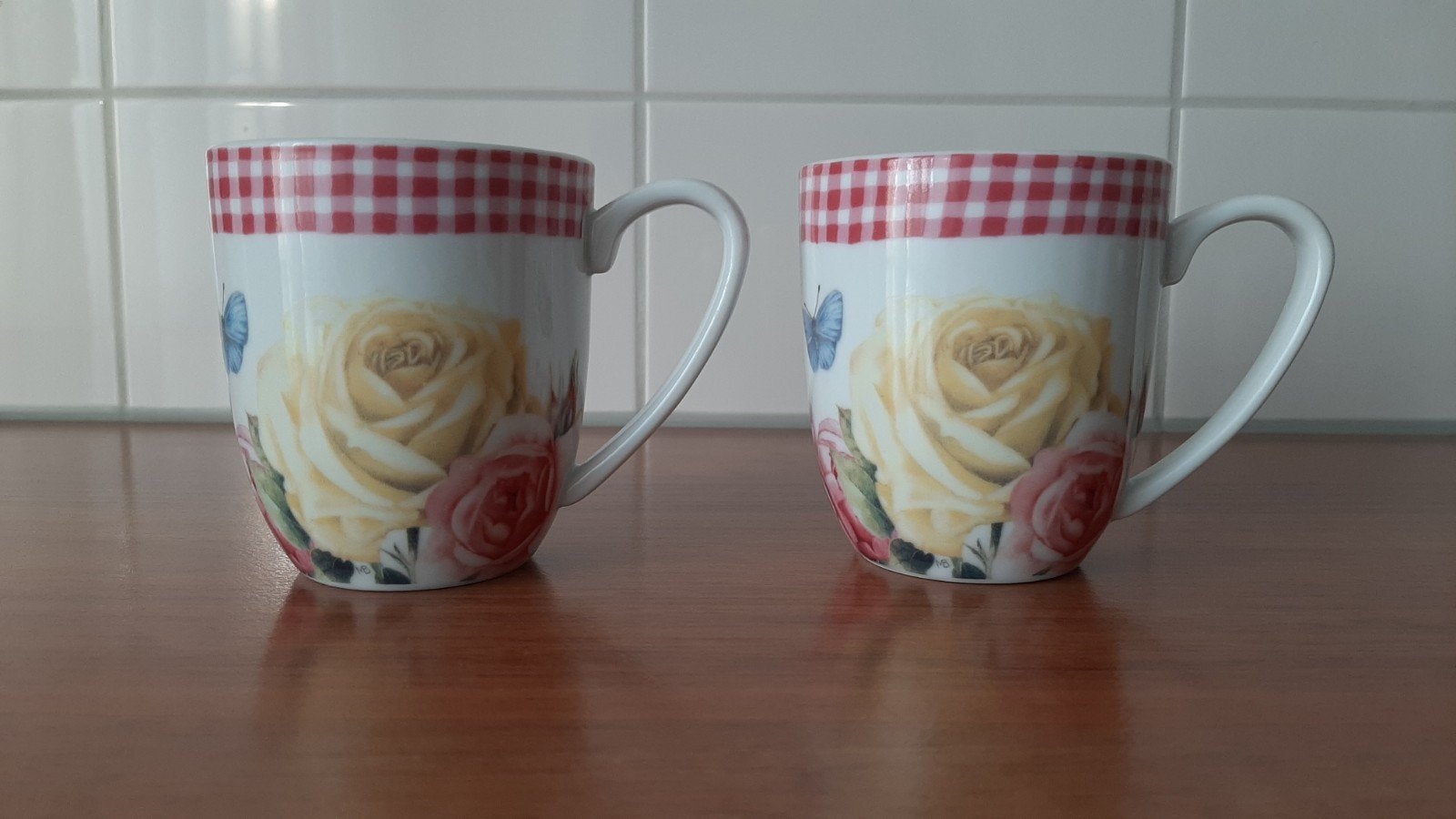 Set van 2 Marjolein Bastin mokken - rozen en vlinders, Ophalen, Overige merken, Keramiek, Landelijk/Boerenbont