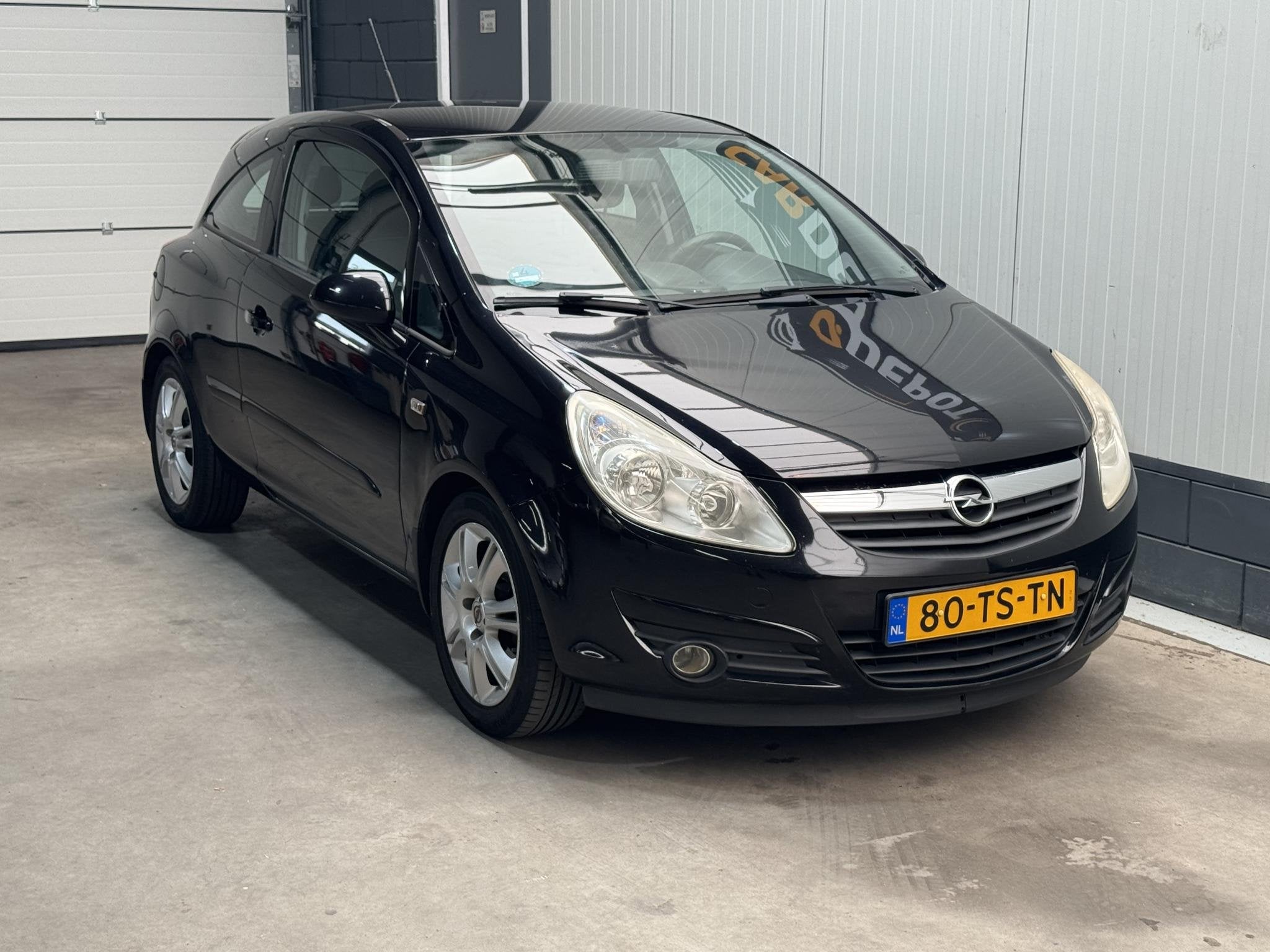Opel Corsa 1.4-16V Cosmo Nette wagen Airco Jaar APK, Auto's, Voorwielaandrijving, Stof, Gebruikt, 4 cilinders