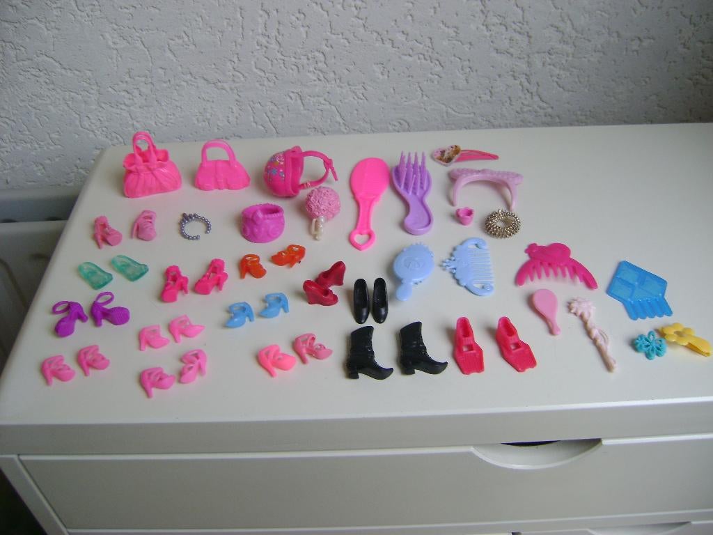 barbie assesoires schoentjes laarzen tasjes cap zwemvliezen, Ophalen of Verzenden, Zo goed als nieuw, Barbie