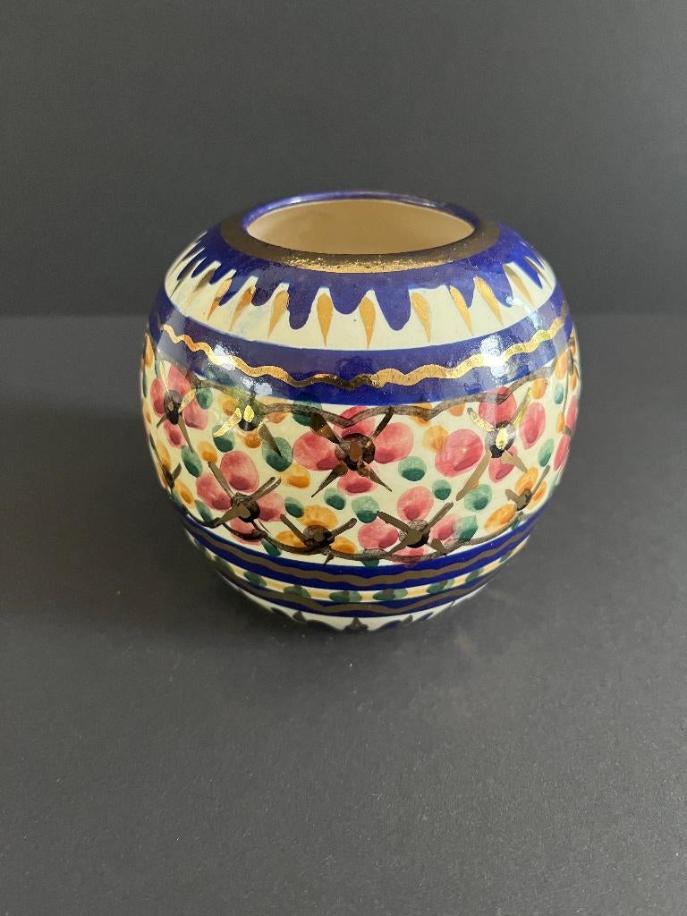 Majolica bont vaasje met bloemen, Ophalen of Verzenden