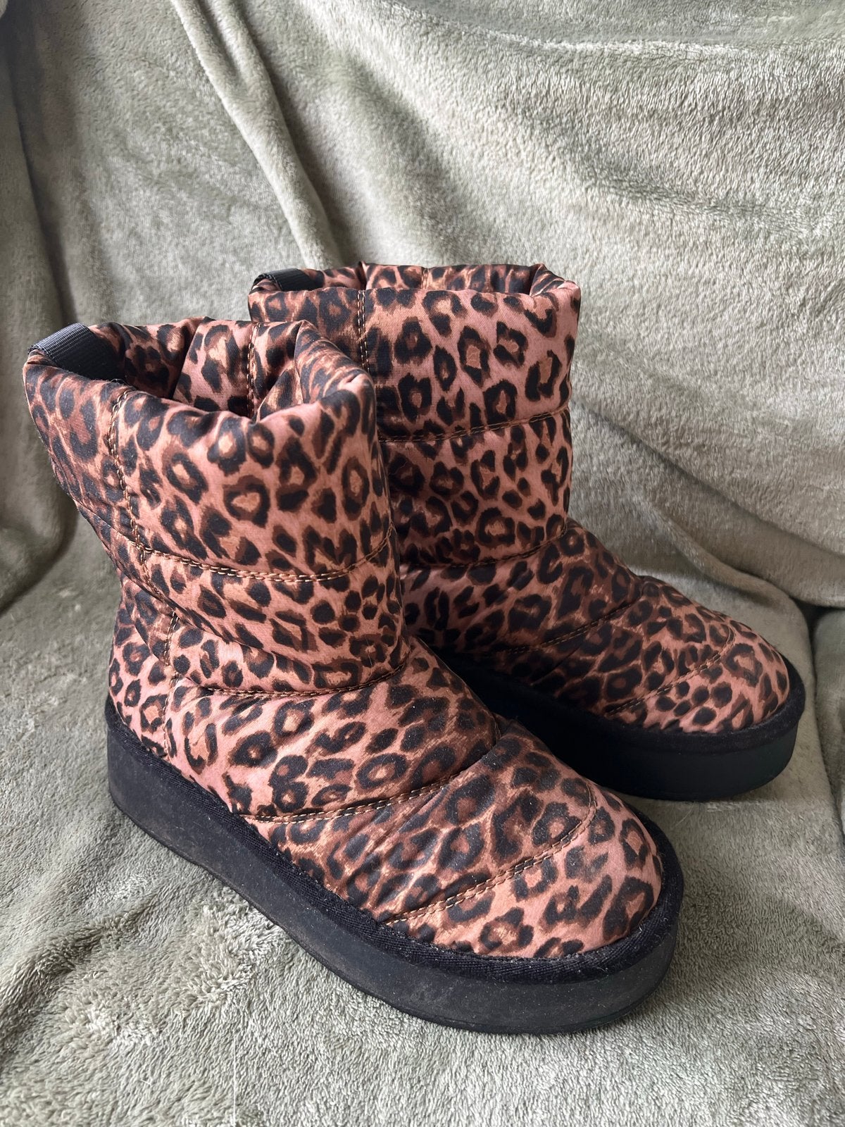 Zara Leopardprint gevoerde laarzen, Kleding | Dames, Schoenen, Bruin, Lage of Enkellaarzen, Ophalen of Verzenden, Zo goed als nieuw