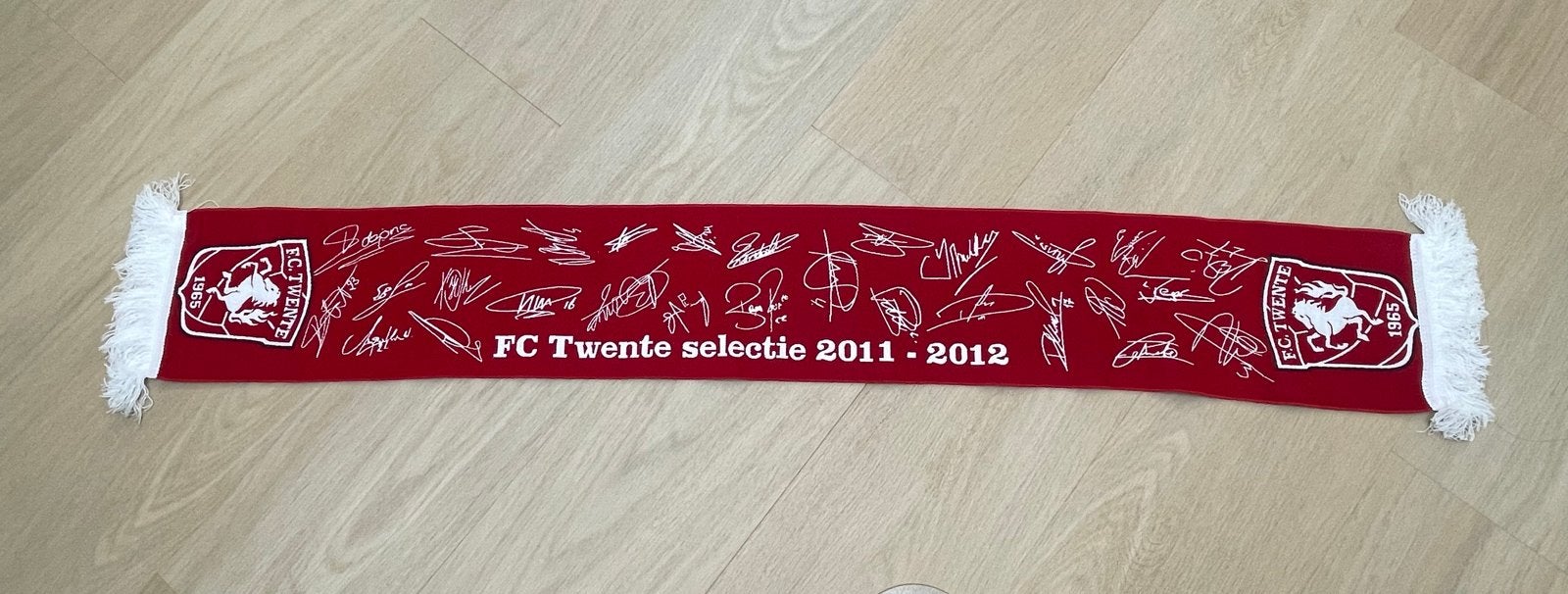 FC Twente Sjaal - Selectie 2011-2012, Verzamelen, Sportartikelen en Voetbal, Ophalen of Verzenden, Nieuw, F.C. Twente, Vaantje of Sjaal