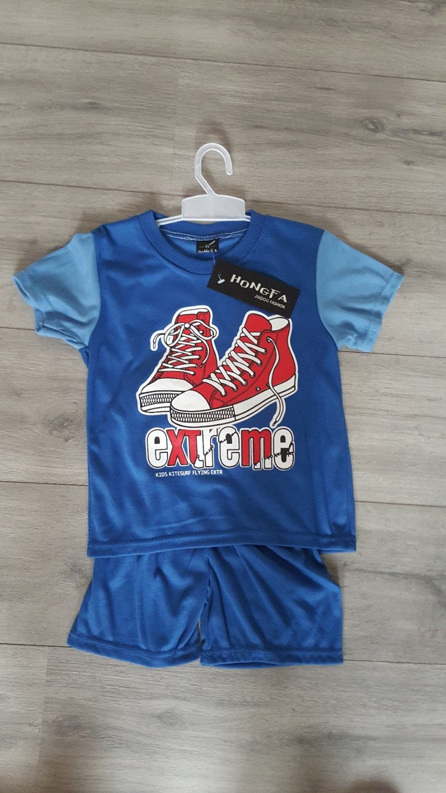 T-shirt en korte broek maat 116/122 nieuw, Verzenden