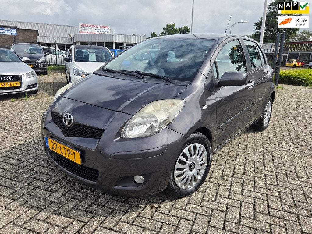 Toyota Yaris 1.3 VVTi Aspiration/AUTOMAAT/DEALER ONDERHOUD, 750 kg, 4 cilinders, Bedrijf, 550 kg