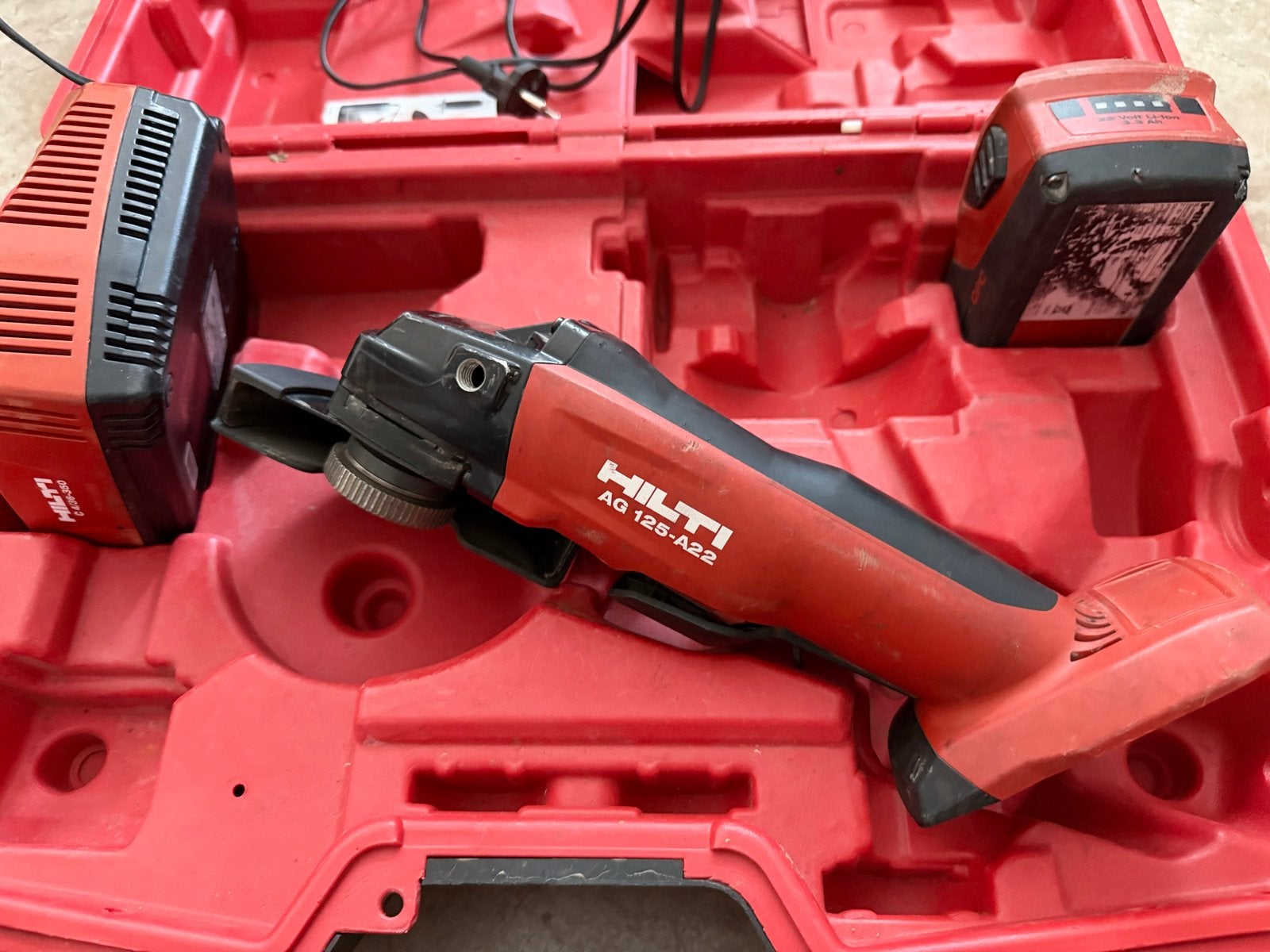 Hilti AG 125-A22 Accu Haakse Slijpmachine met Accu en Lader, Ophalen of Verzenden, Gebruikt, Minder dan 700 watt, Haakse handslijpmachine