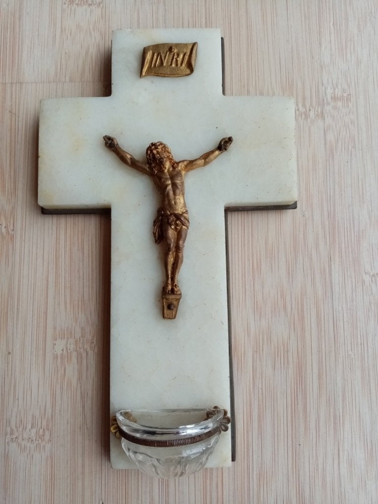 Wijwaterbakje in marmer achterzijde koperen plaat., Ophalen of Verzenden, Gebruikt, Christendom | Katholiek