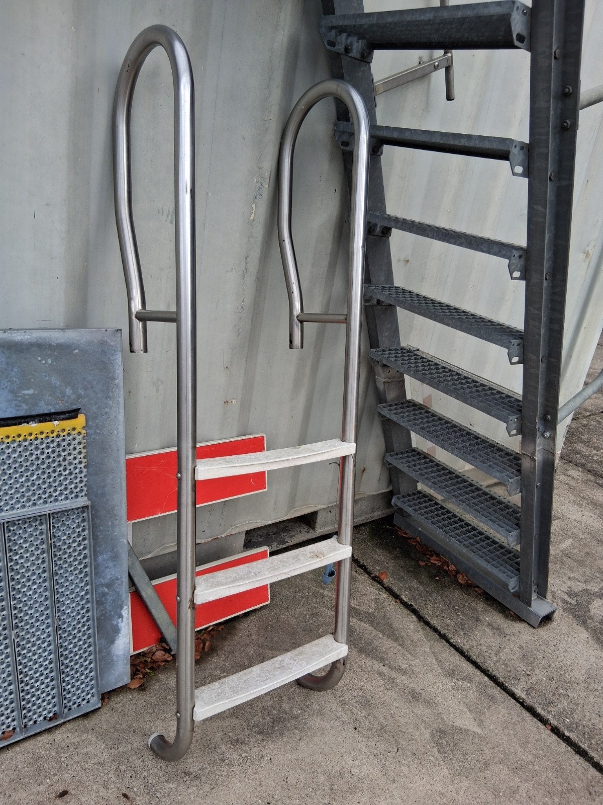RVS zwembad trap, Ophalen