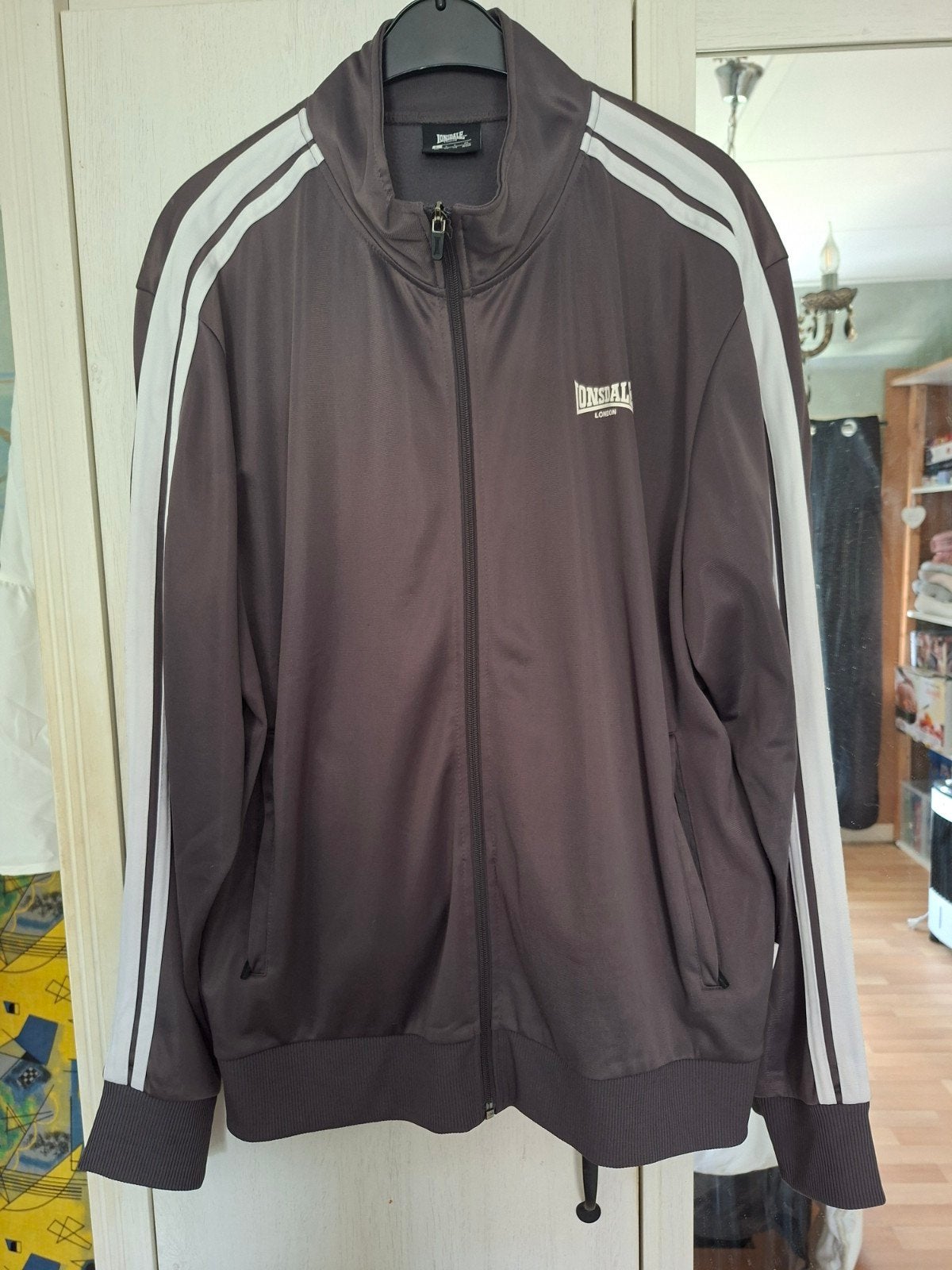 Lonsdale trainingsjack - Maat L, Maat 52/54 (L), Lonsdale, Ophalen of Verzenden, Grijs