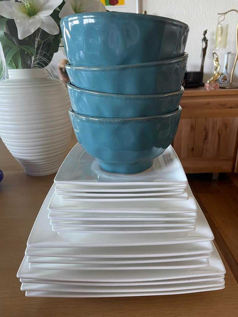 Yong Squito Servies en 4 grote Soepkommen, Ophalen, Zo goed als nieuw, Effen, Porselein
