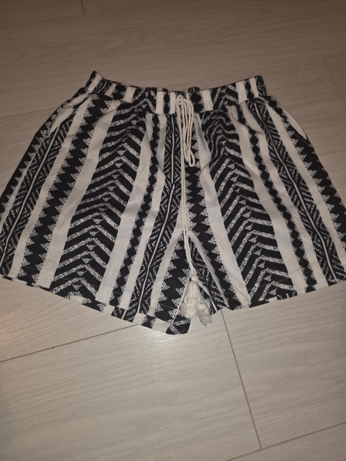 Korte broek, Maat 38/40 (M), Kort, Wit, Ophalen of Verzenden