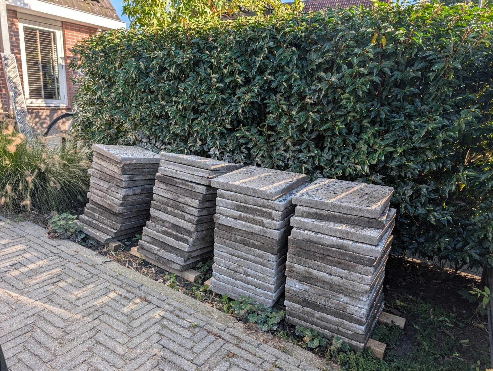 Gratis beton/grindtegels 40x40 cm, totaal 11 m2, Ophalen, Gebruikt, 10 m² of meer, Grind