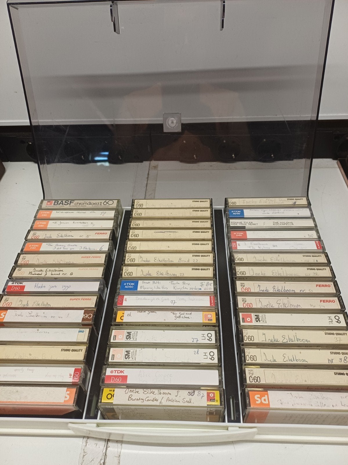Koffer (Flair) met 42 bespeelde cassettebandjes, Cd's en Dvd's, Cassettebandjes, Gebruikt, Ophalen of Verzenden, Voorbespeeld