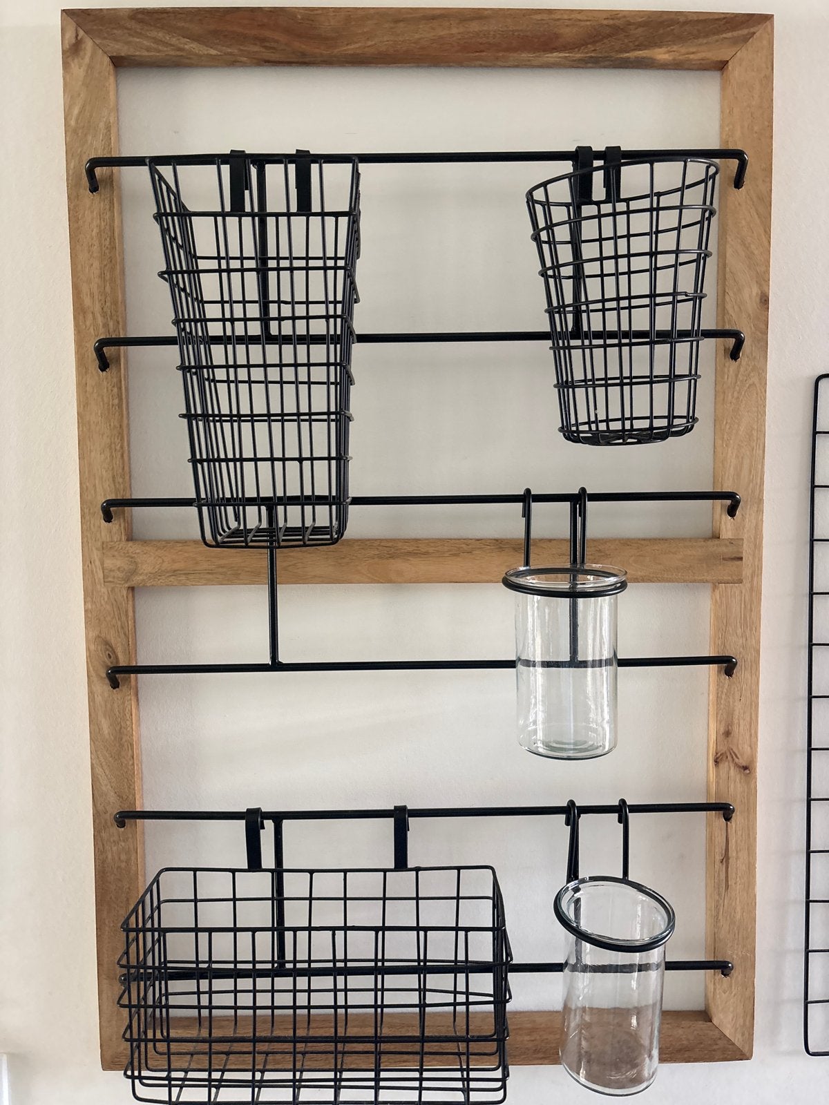Wandrek met mandjes en glazen potjes, Ophalen, Hout, Zwart, Zo goed als nieuw