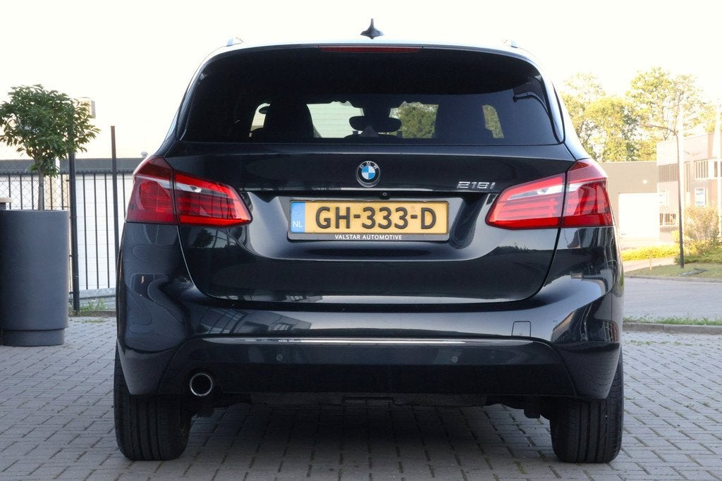 BMW 2-serie Active Tourer 218i High Executive | Panorama dak, Voorwielaandrijving, 136 pk, Gebruikt, Zwart