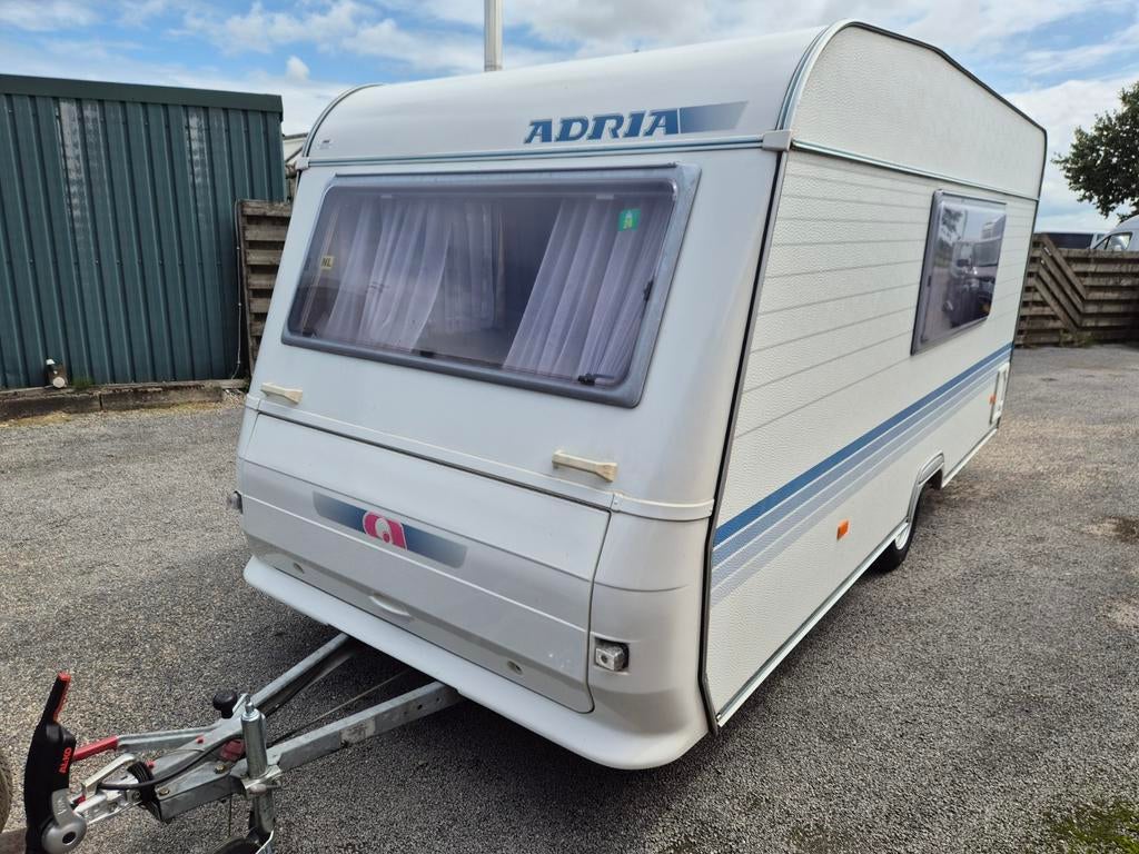 Adria Altea 430 PH vast bed en middenzit met zakluifel, Schokbreker, Bedrijf, 750 - 1000 kg, Adria