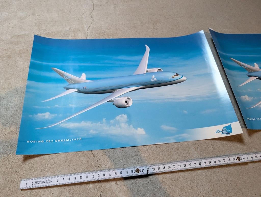 KLM Embraer Poster (2005) - 85 Jaar KLM - 41x31cm, Ophalen of Verzenden, Gebruikt, Kaart, Foto of Prent