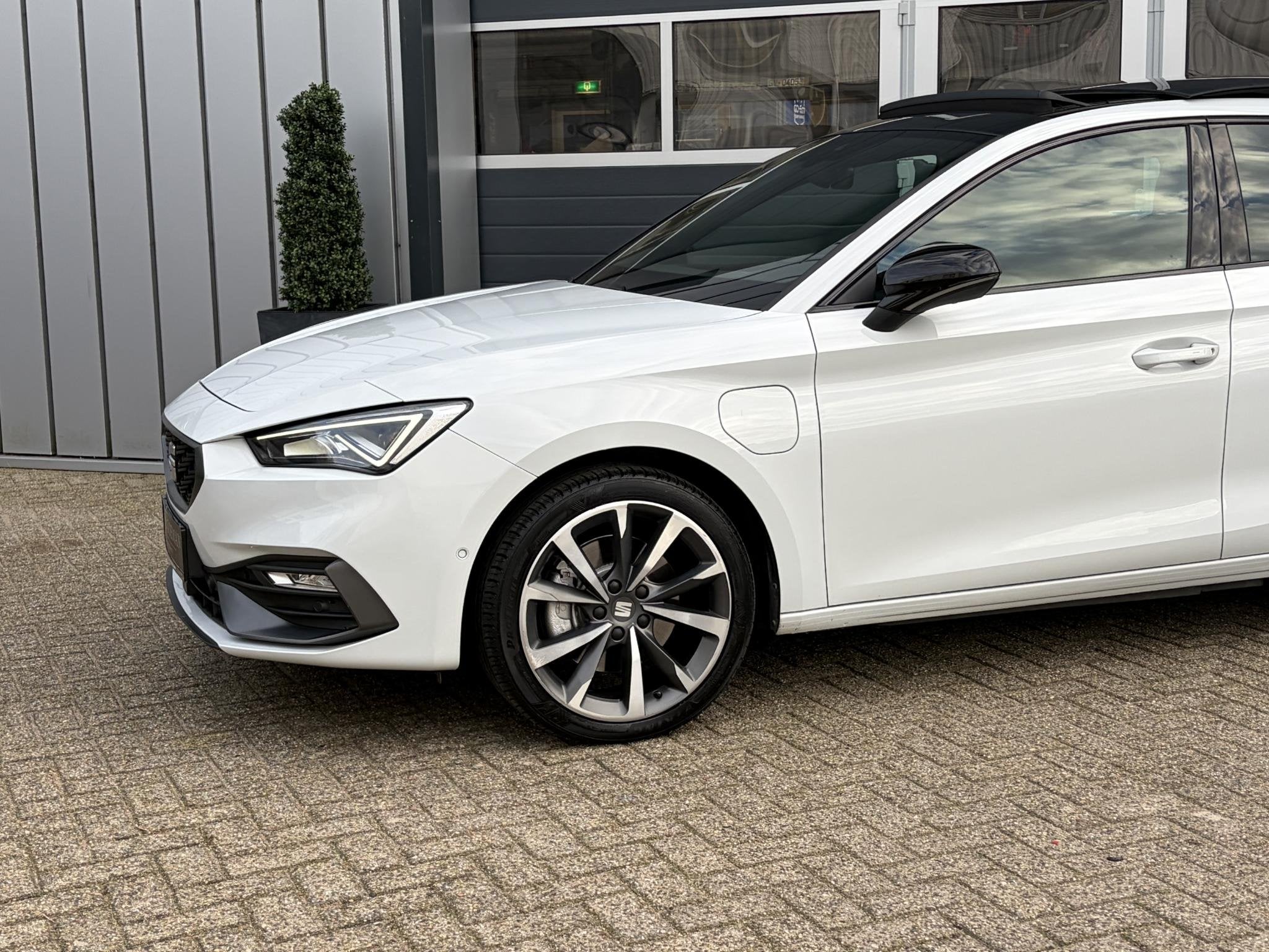 SEAT Leon 1.4 TSI eHybrid PHEV FR Business Intense | Pano |, Auto's, Stof, Gebruikt, Euro 6, Leon