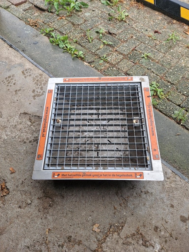 Cleanstreets Asbaktegel 600 Basic (60x60 cm / ca. 57,5 cm), Ophalen, Overige materialen, Gebruikt, Minder dan 5 m²