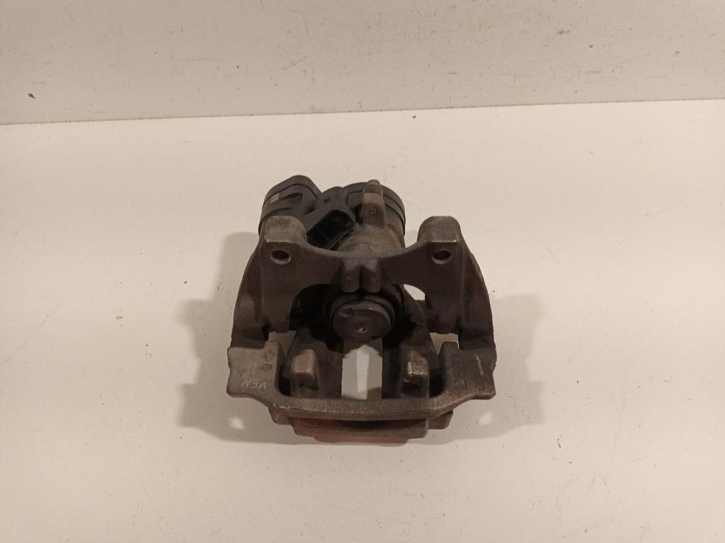 Remklauw links achter Volkswagen Caddy, Onderdelen@venauto.nl, Van der Ven Autorecycling B.V., Gebruikt, Ettenseweg 76, 4706 PB Roosendaal, The Netherlands