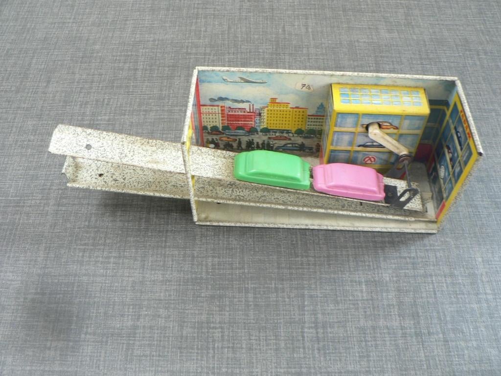 oude blikken garage russisch ussr met doos circa 25 cm, Ophalen of Verzenden