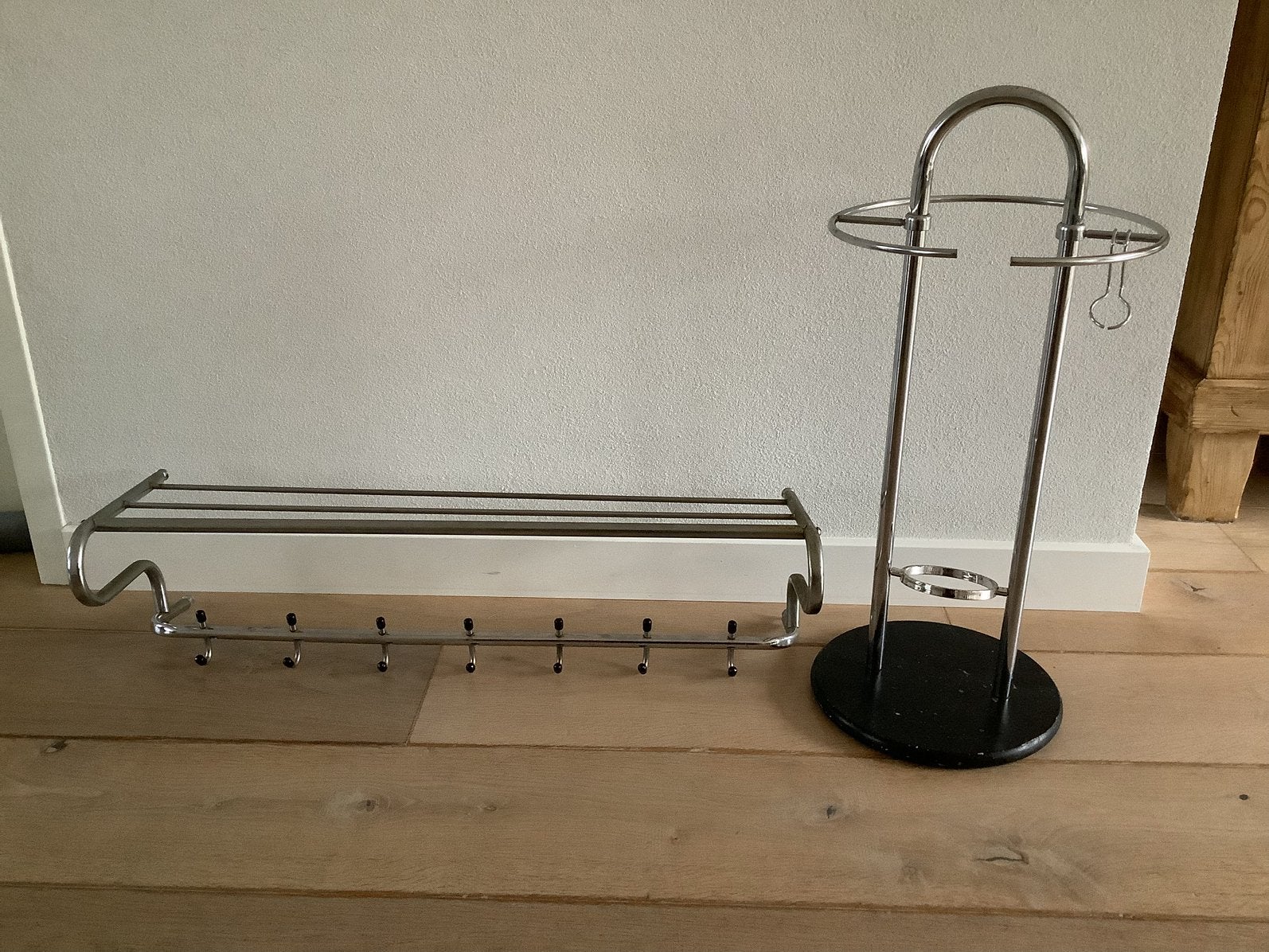 Retro kapstok en paraplubak van chroom, Ophalen