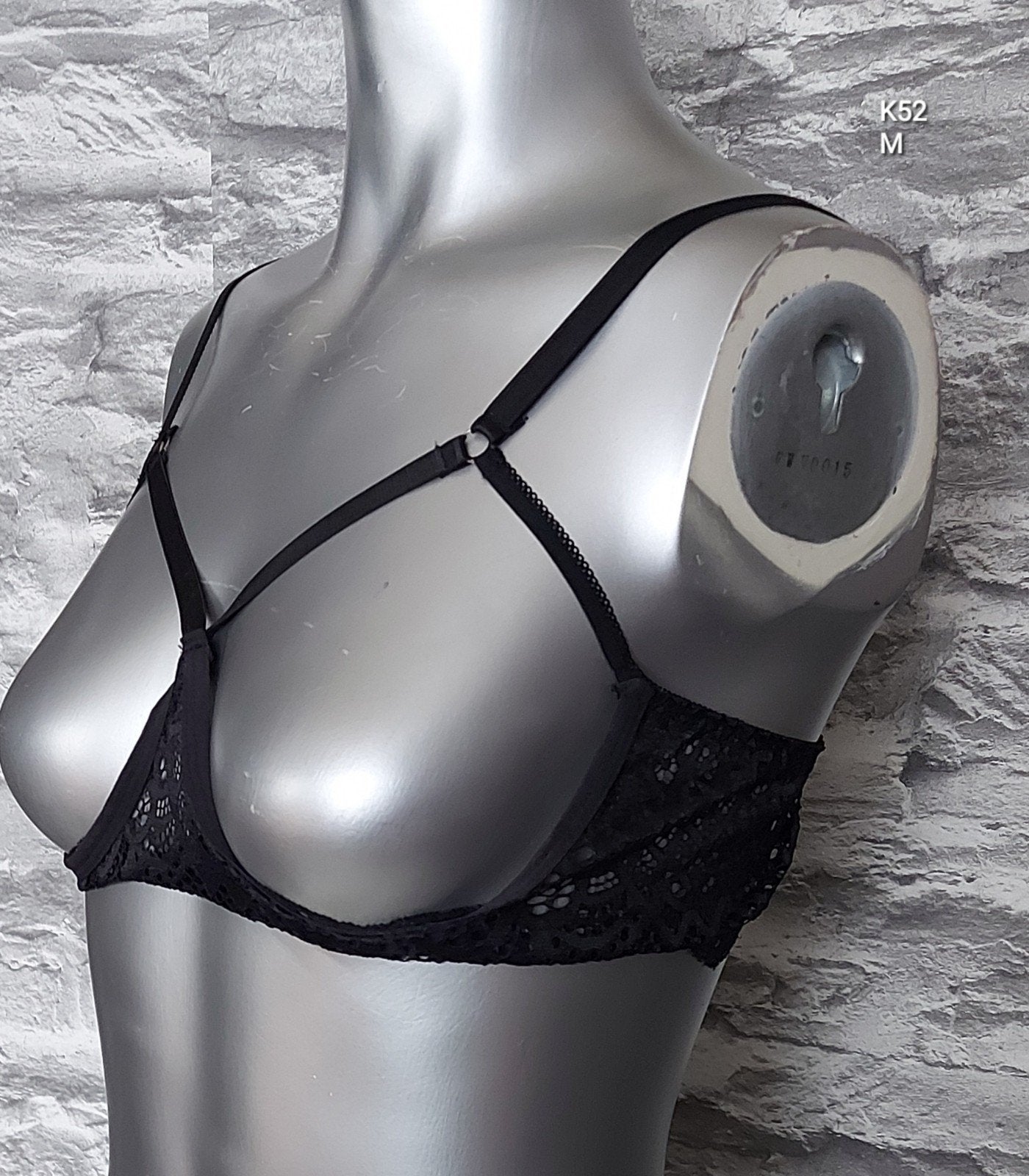 kinky Zwarte kanten BH cup loos met bandjes - Maat M, Onbekend, Ophalen of Verzenden, Zwart, BH
