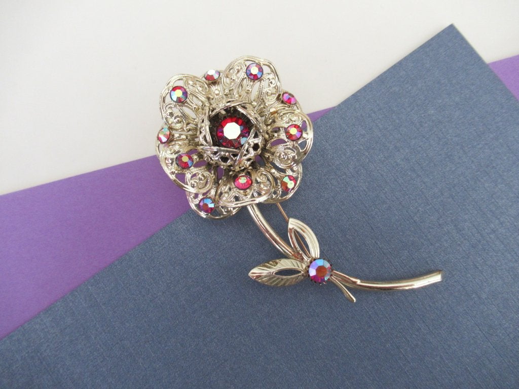 Broche bloem /rood aurora rijnstenen.Sarah Coventry, Met kristal, Overige materialen, Overige kleuren, Verzenden