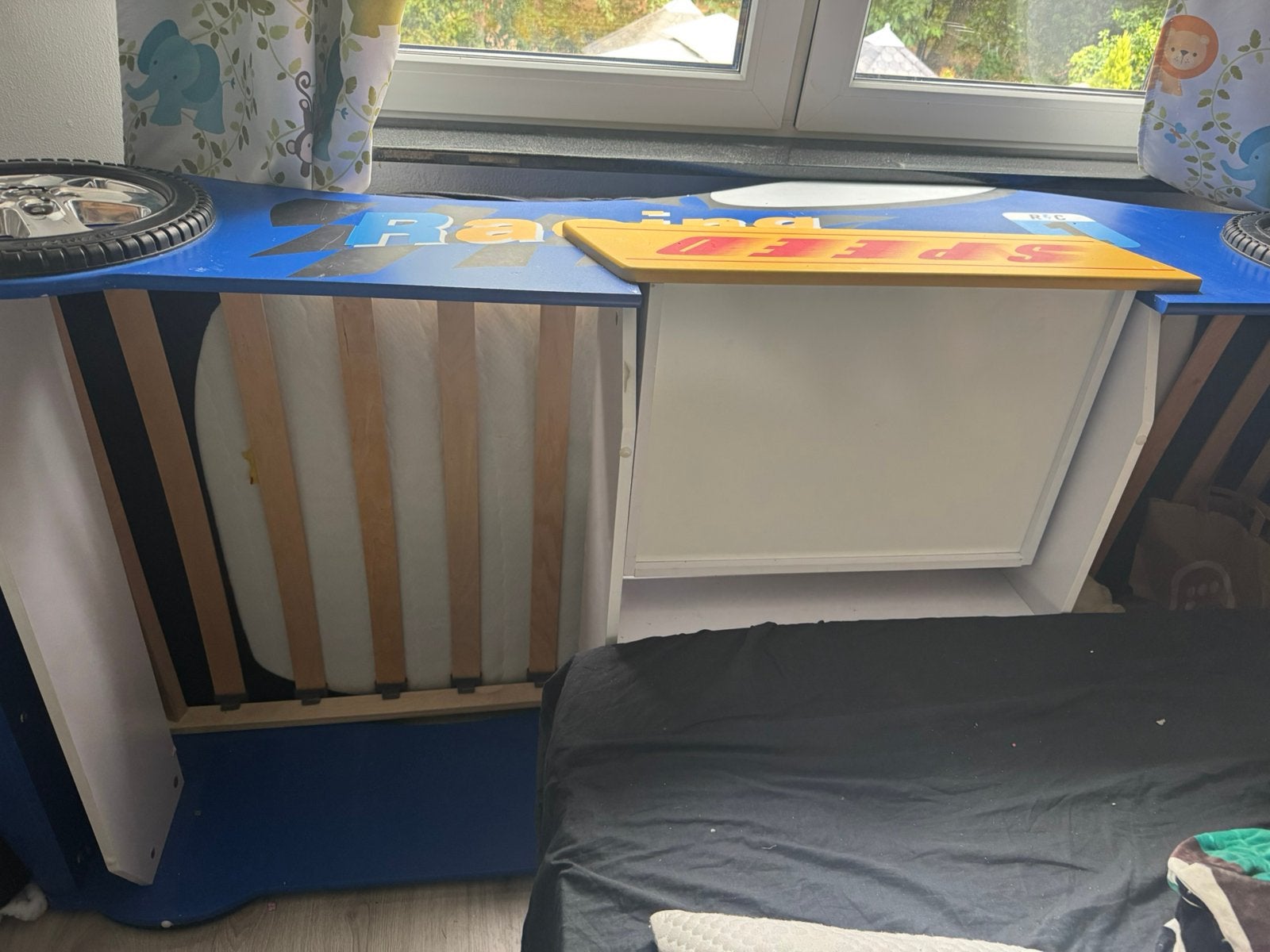 Auto bed met matras, Ophalen, 85 tot 100 cm, Zo goed als nieuw, Matras