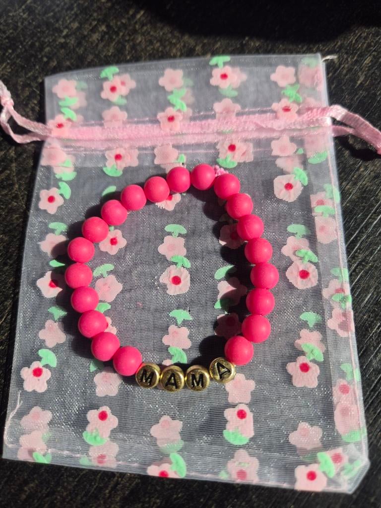 Roze "MAMA" kralenarmband in organza zakje, Ophalen of Verzenden, Nieuw, Roze, Kunststof of Plastic