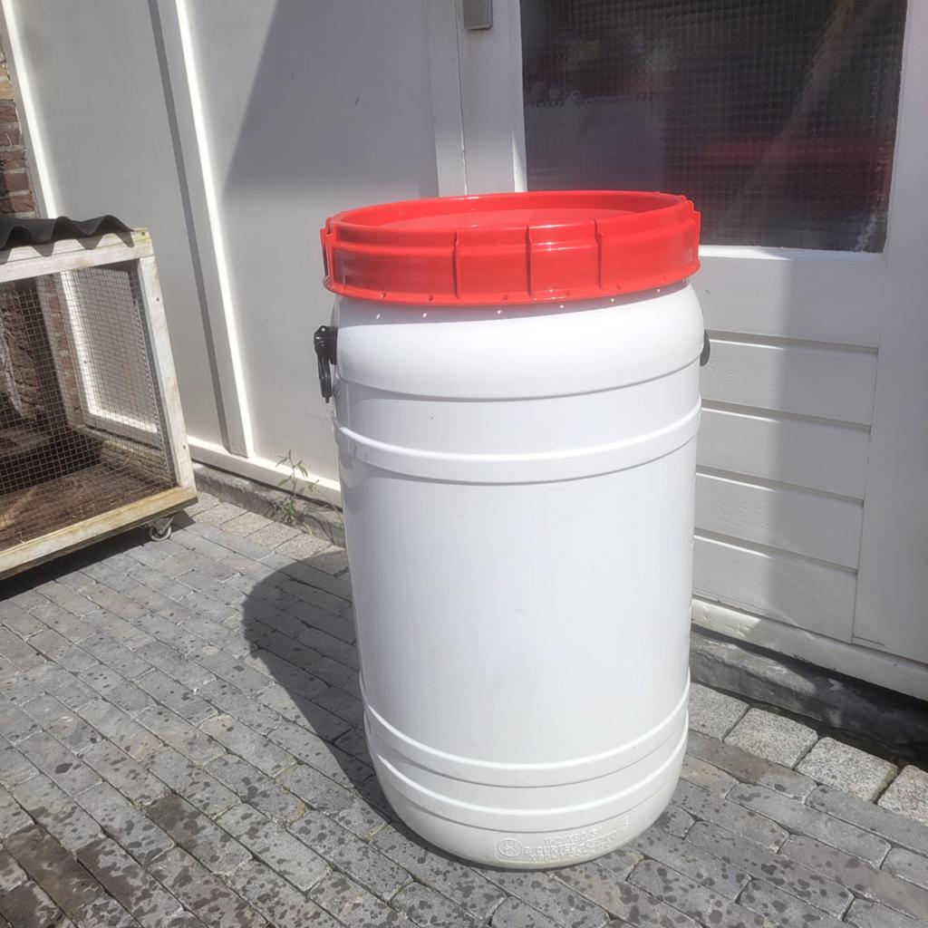 Wit kunststof Curtec vat met rode deksel, 75 tot 150 liter, Ophalen, Gebruikt, Kunststof