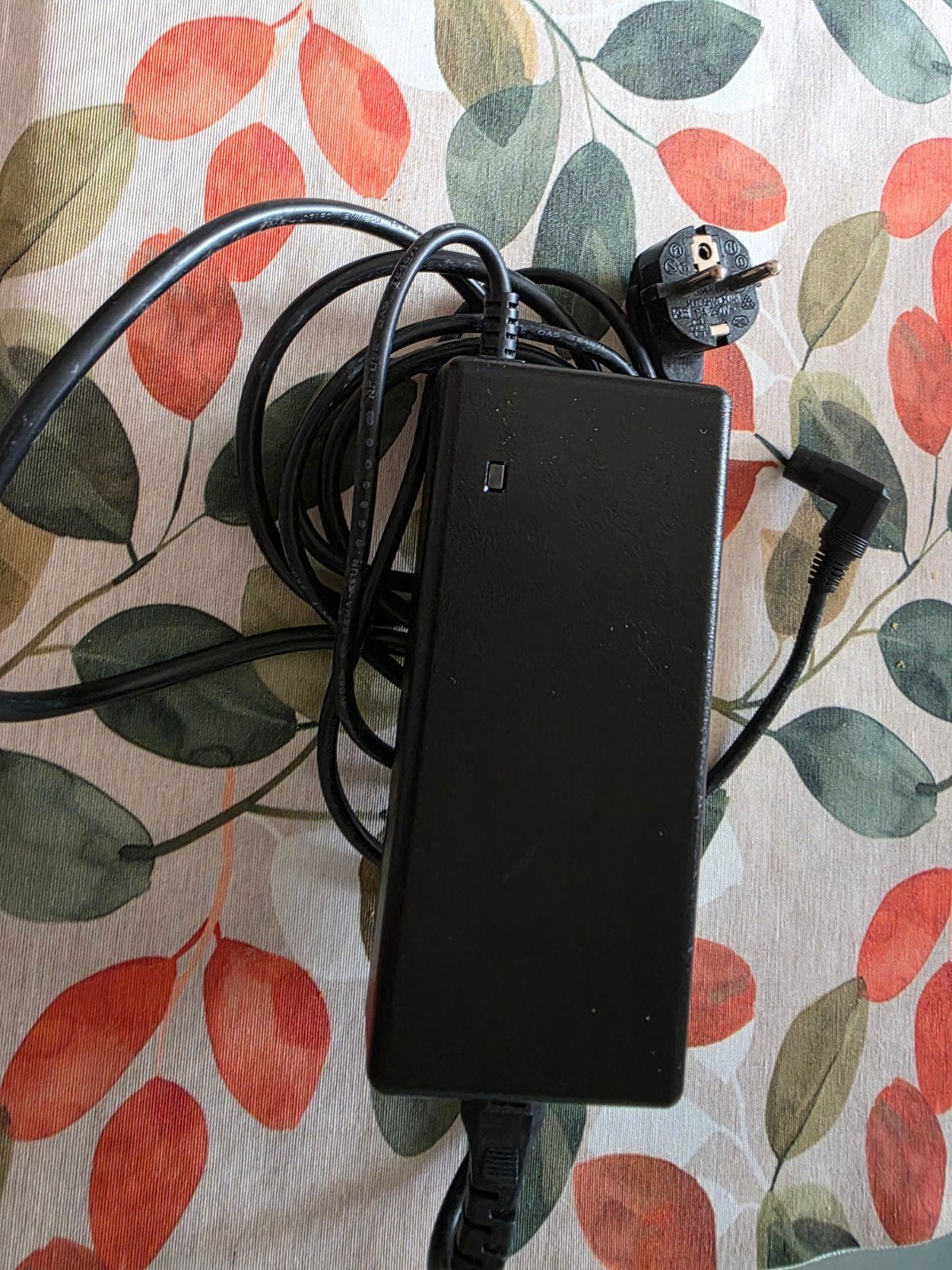 SANS Li-ion Acculader 29.4V 2.0A voor Fietsbatterij, Zo goed als nieuw