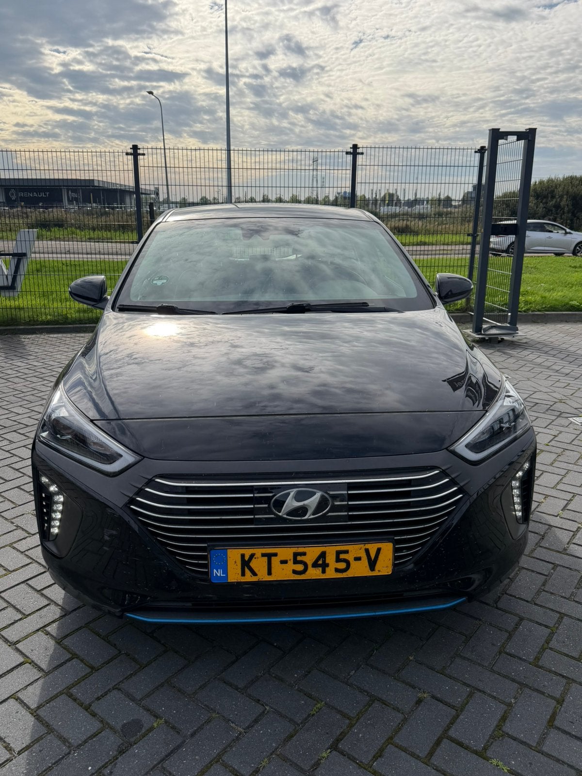 Hyundai IONIQ 1.6 GDI Blue HEV 141 pk DCT 2016 Zwart, Auto's, Bluetooth, Zwart, Zwart, Origineel Nederlands