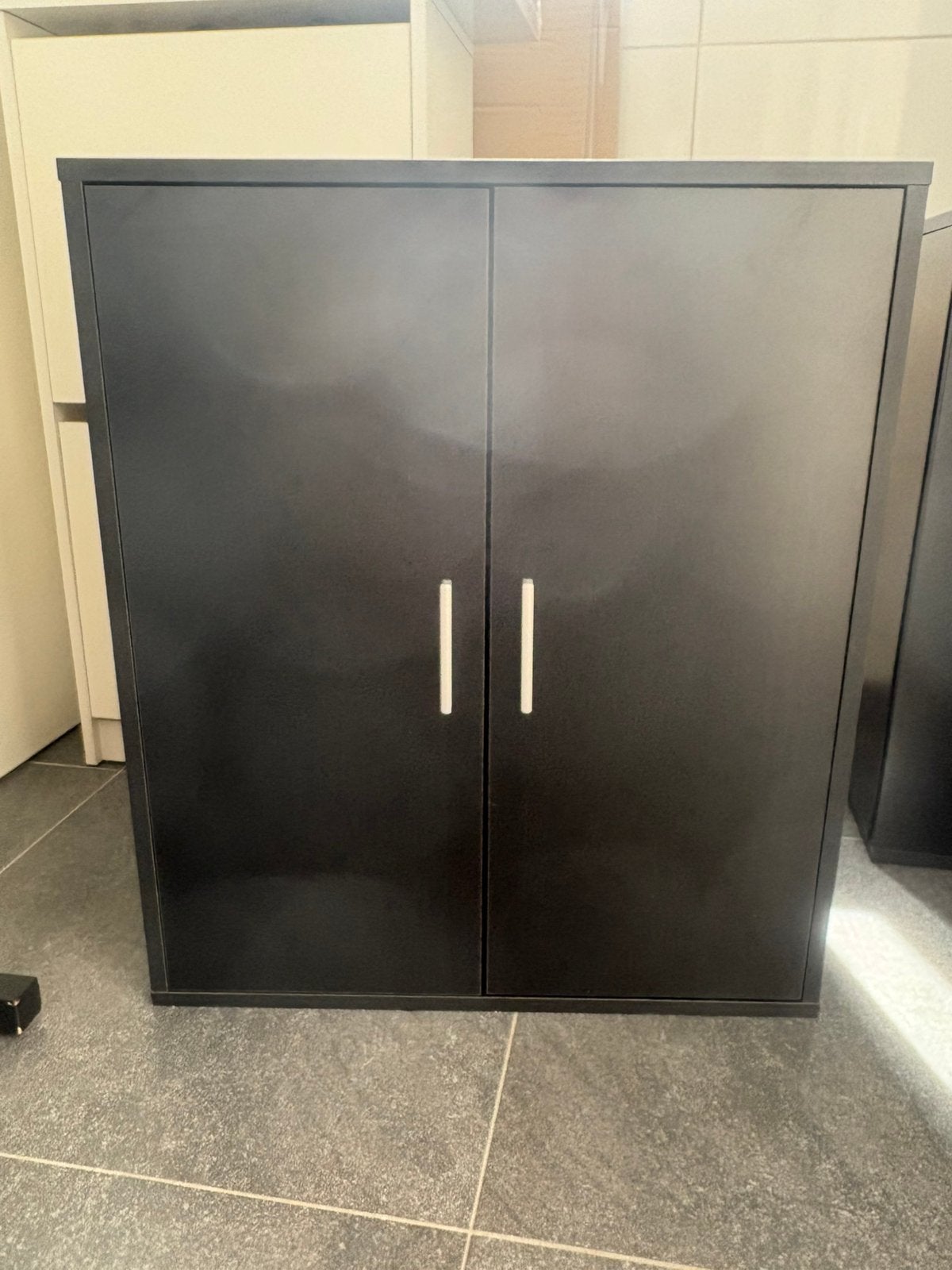Zwart kastje, Huis en Inrichting, Kasten | Roldeurkasten en Archiefkasten, Ophalen, 50 tot 100 cm, Zo goed als nieuw, Minder dan 100 cm