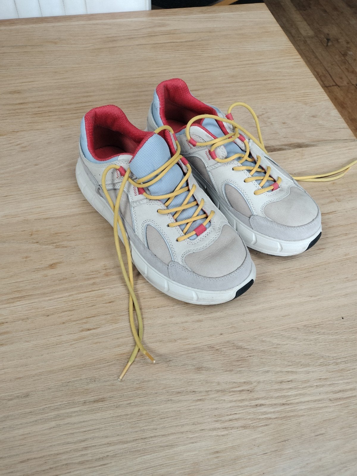 UGG schoenen, UGG, Beige, Ophalen of Verzenden, Sneakers of Gympen