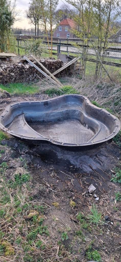Vijverbak klein (230 langste kant 50 cm diep ), Ophalen