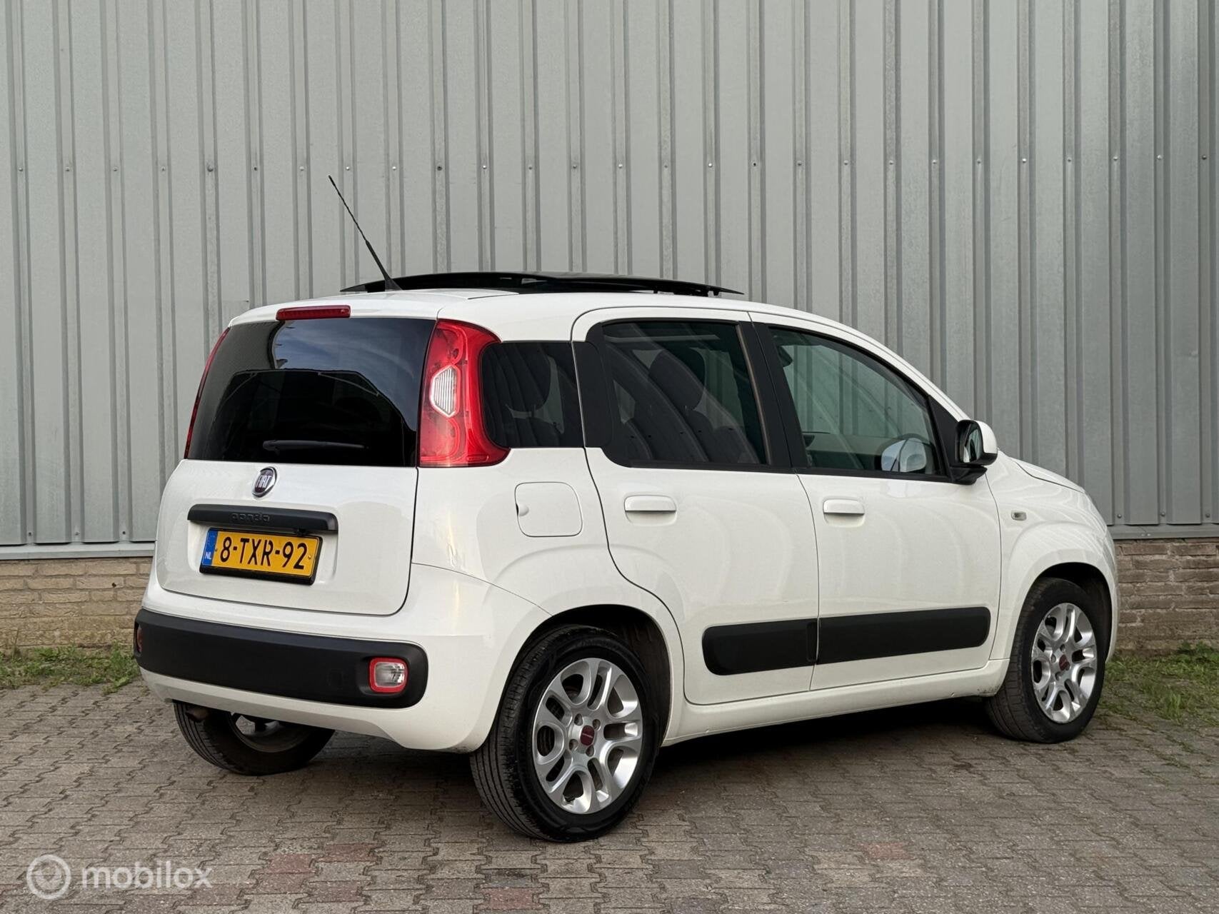 Fiat Panda 0.9 TwinAir Lounge | Open-/Pano Dak | Cruise |, Stof, 40 €/maand, Panda, Wit