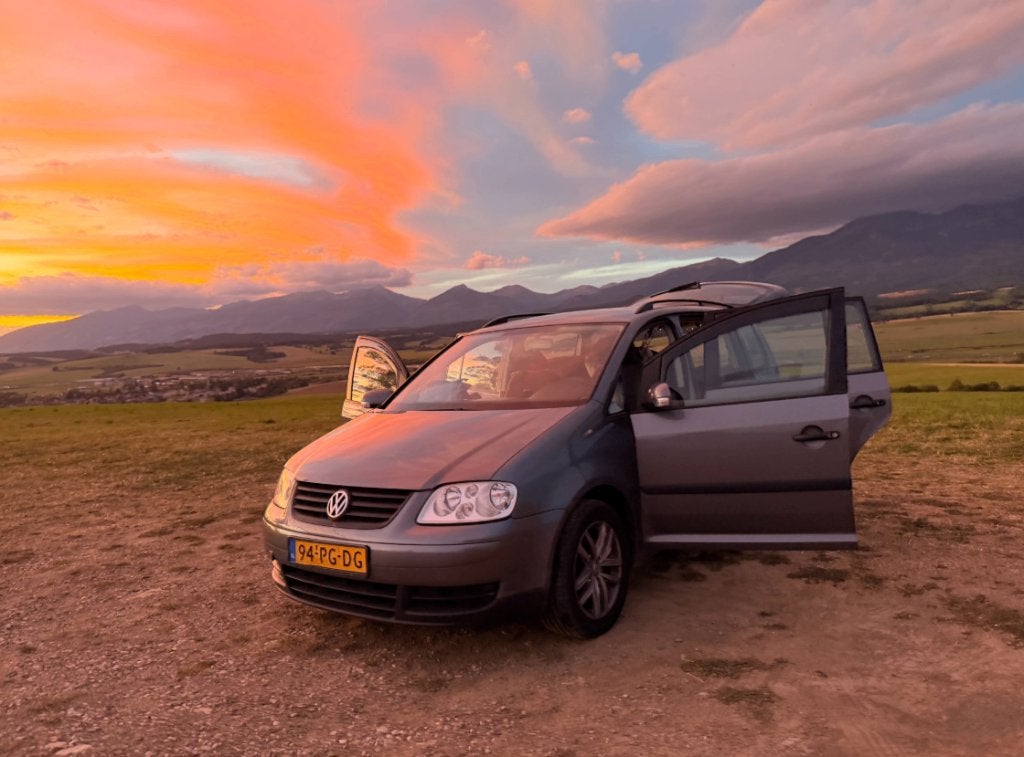 Volkswagen Touran 1.6 Mini Camper | 2 personen | 190 cm bed, Auto's, 1402 kg, 4 cilinders, Handgeschakeld, Particulier
