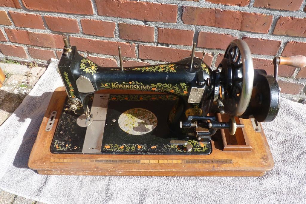oude antieke naaimachine, Ophalen