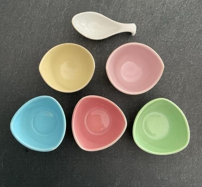 Set van 5 aardewerk schaaltjes - pastelkleuren. Jaren 50, Ophalen of Verzenden