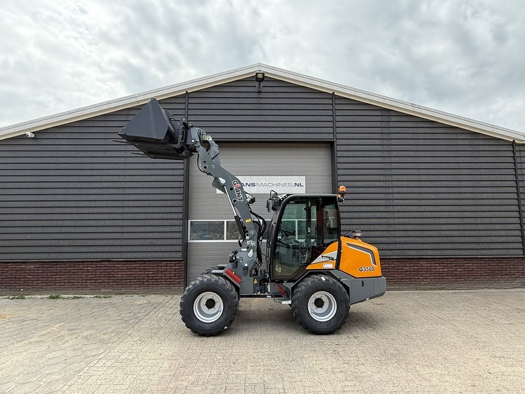 Giant G3500 shovel NIEUW met cabine, Zakelijke goederen, Machines en Bouw | Kranen en Graafmachines, Tobroco, Info@tobroco.nl