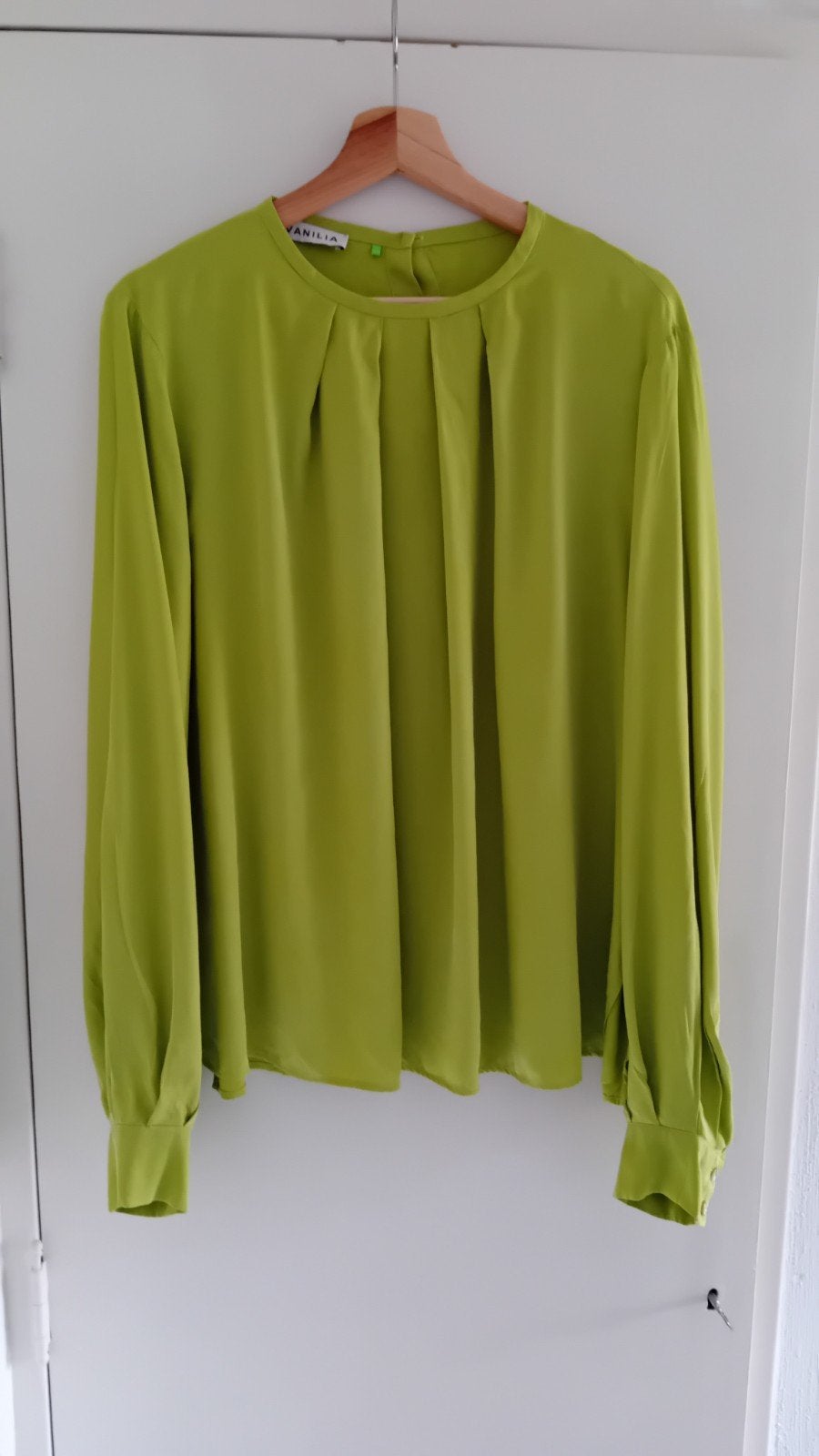 Vanilia blouse chartreuse groen (trendkleur) 42, Kleding | Dames, Vanilia, Maat 42/44 (L), Ophalen of Verzenden, Zo goed als nieuw