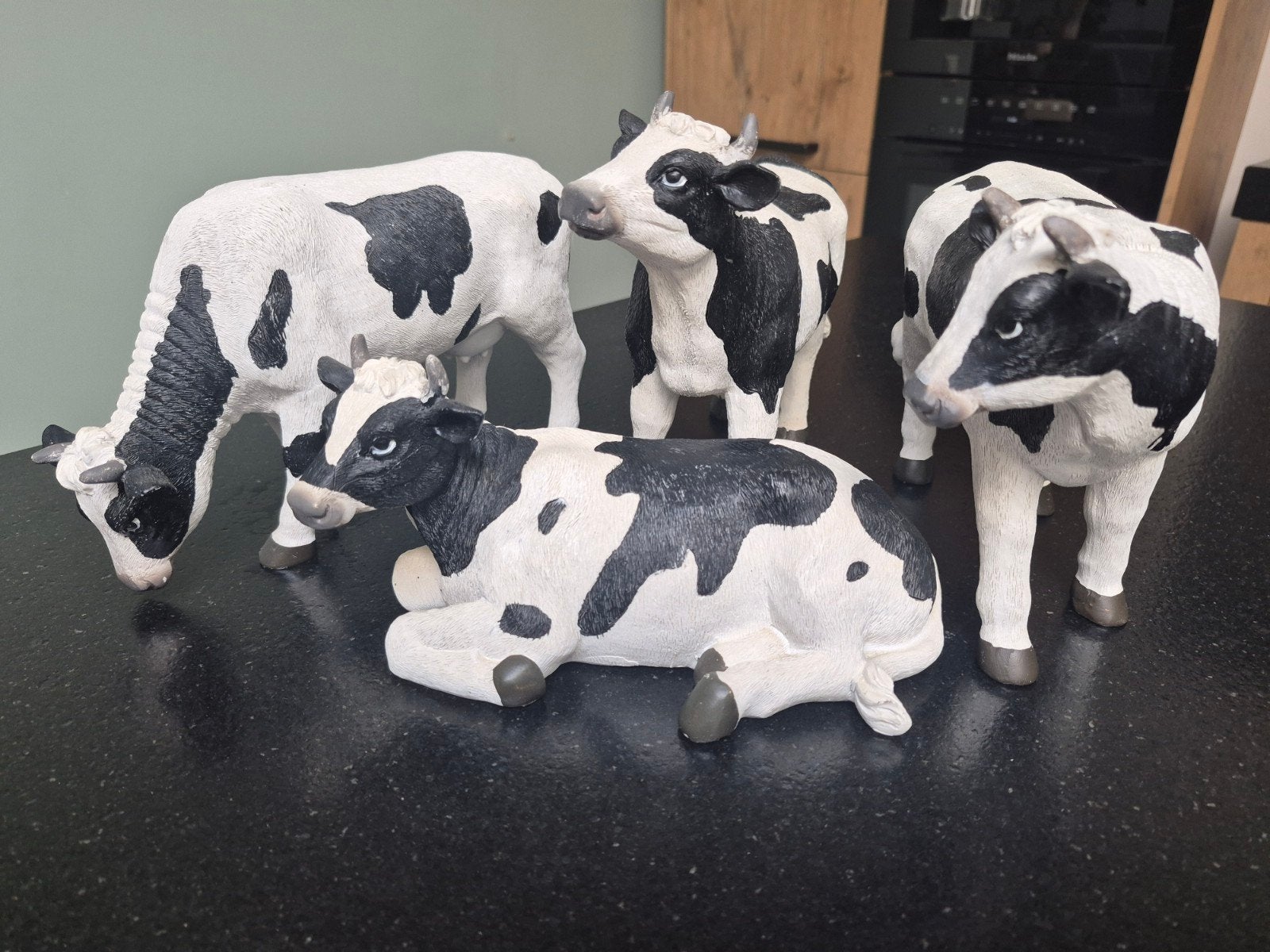 Set van 4 koeien (16,5 cm hoog), Verzamelen, Beelden en Beeldjes, Ophalen of Verzenden, Zo goed als nieuw, Dier