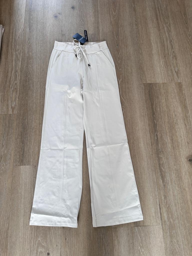 Mi Piace  travelstof broek straight logo maat: S of M  Kit, Kleding | Dames, Broeken en Pantalons, Maat 38/40 (M), Beige, Nieuw