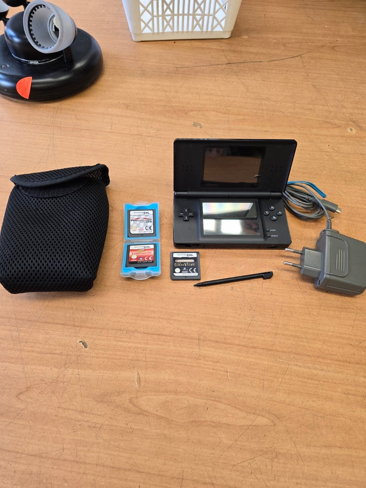 Nintendo DS Lite, 3 spellen: Mario kart, oplader, Met games, Zwart, Ophalen of Verzenden, Zo goed als nieuw