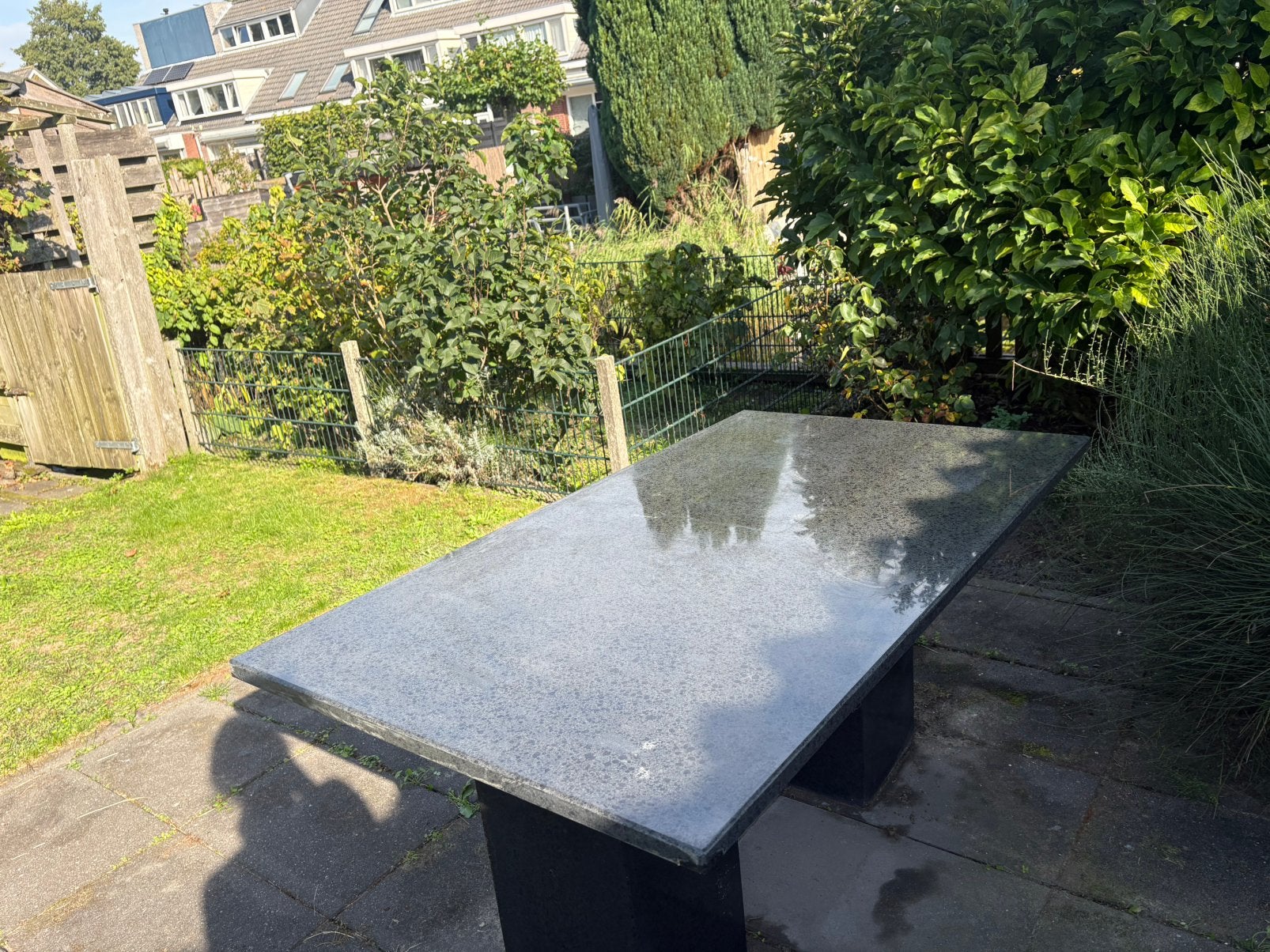 Granieten tuintafel - donkergrijs/zwart