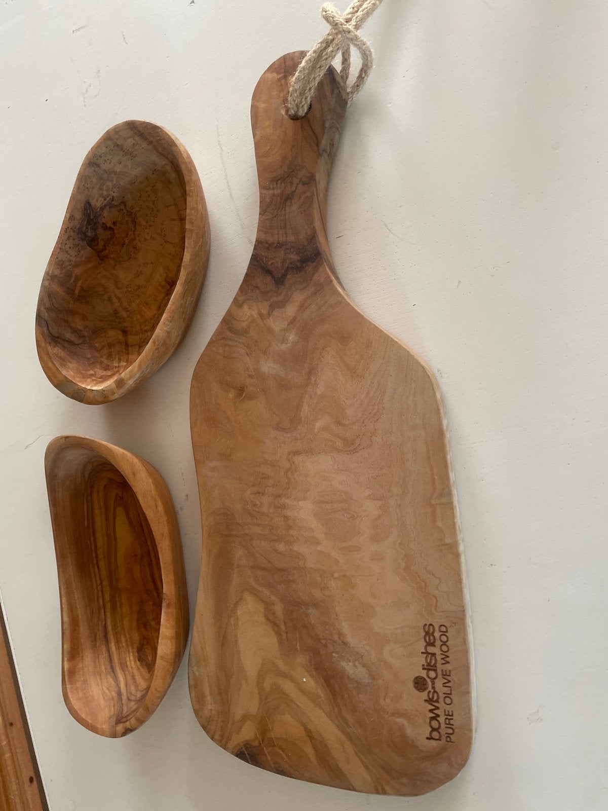 Snijplank en schaaltjes van olijfhout - Bowls and Dishes, Ophalen, Hout, Snij-/serveerplank, Zo goed als nieuw
