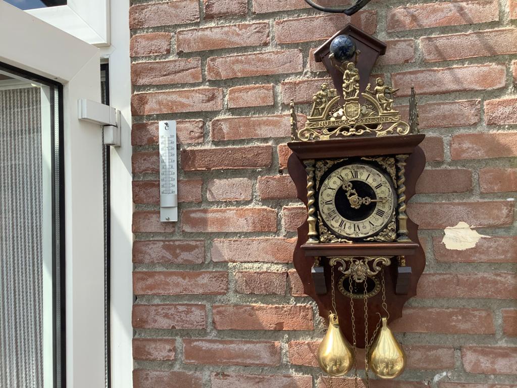 traditionele Nederlandse Zaanse klok, Ophalen