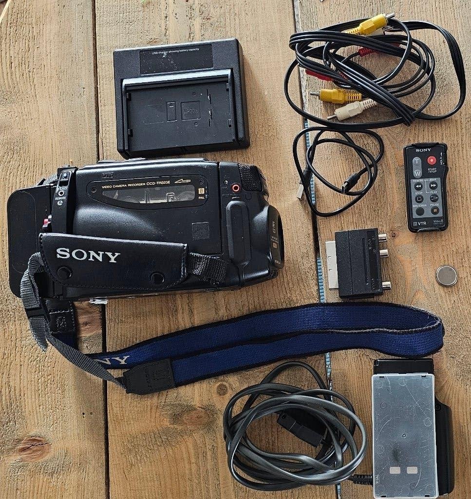Sony Handycam CCD-TR323E (Video8) Compleet incl. extra lader, 20x of meer, Overige soorten, Ophalen of Verzenden, Zo goed als nieuw
