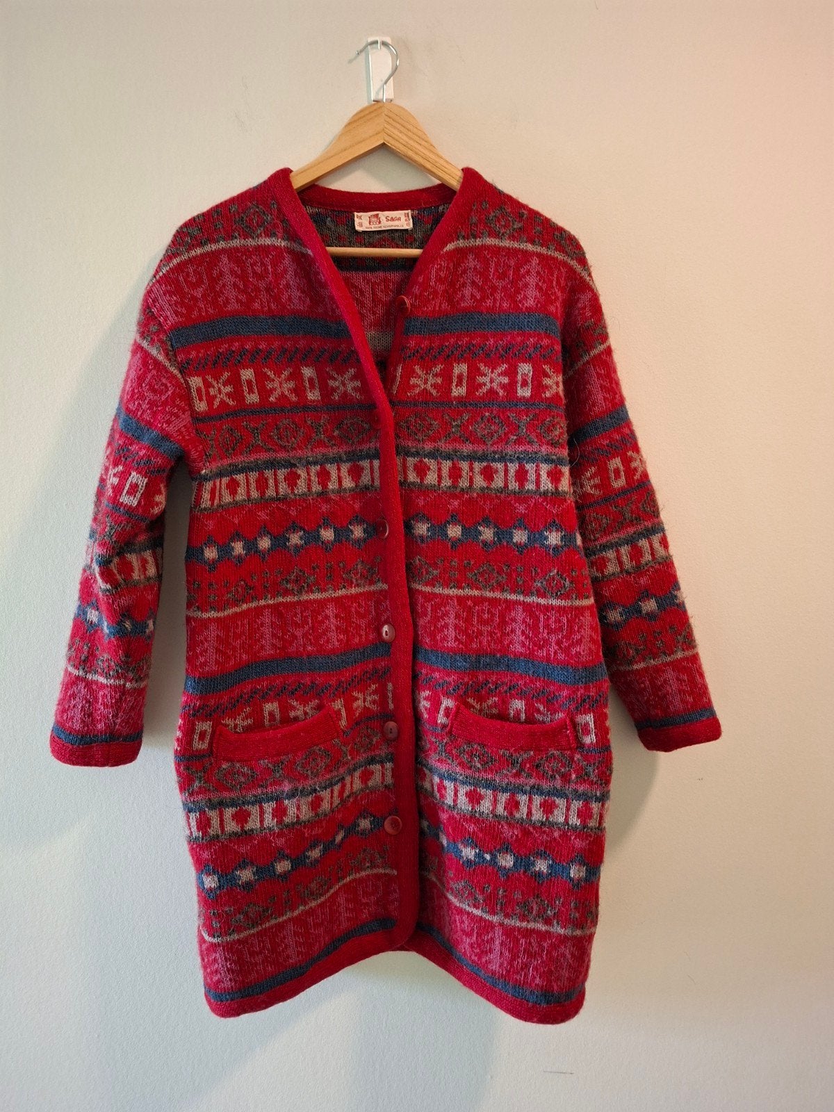 Mooi rood 100% wollen vest van Saga (IJsland), maat 40, Kleding | Dames, Maat 38/40 (M), Ophalen of Verzenden, Rood, Saga